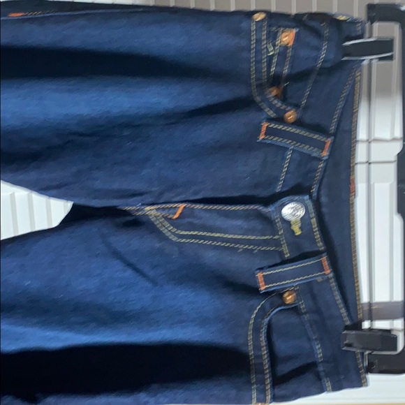 Curvy Fit - Picture 4 of 7